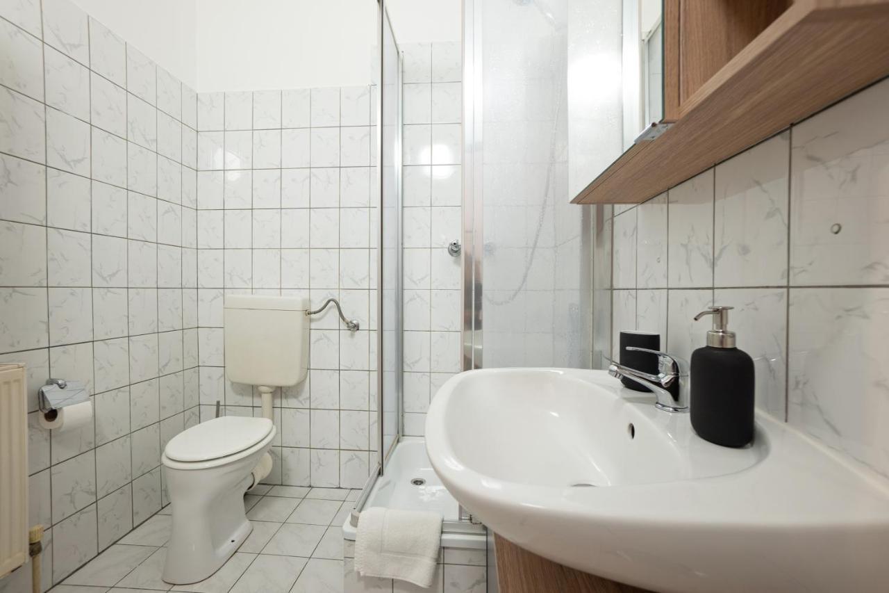 Lovely 1-Bedroom Apartment Next To Praterstern Viyana Dış mekan fotoğraf