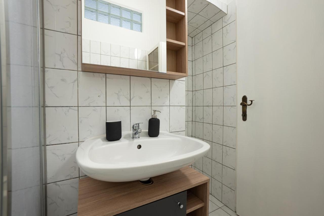 Lovely 1-Bedroom Apartment Next To Praterstern Viyana Dış mekan fotoğraf